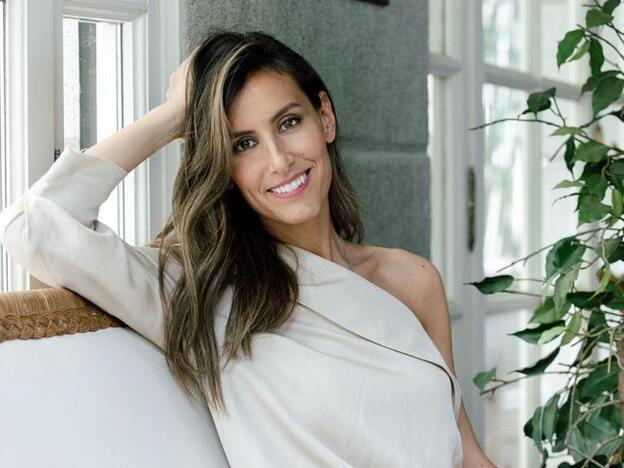 Este es el vestido de lino made in Spain de Ana Boyer que ha arrasado en Instagram: es ponible, elegante, favorecedor y sostenible