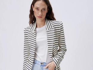 La blazer de rayas marineras de Zara más bonita para el entretiempo ya la lleva Ana Milán y queda ideal con cualquier vaquero