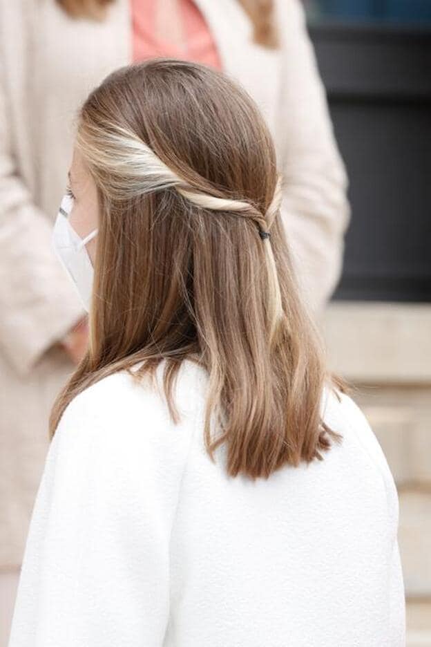 El peinado royal favorito del momento es este semirrecogido que rejuvenece  y favorece a partes iguales | Mujer Hoy