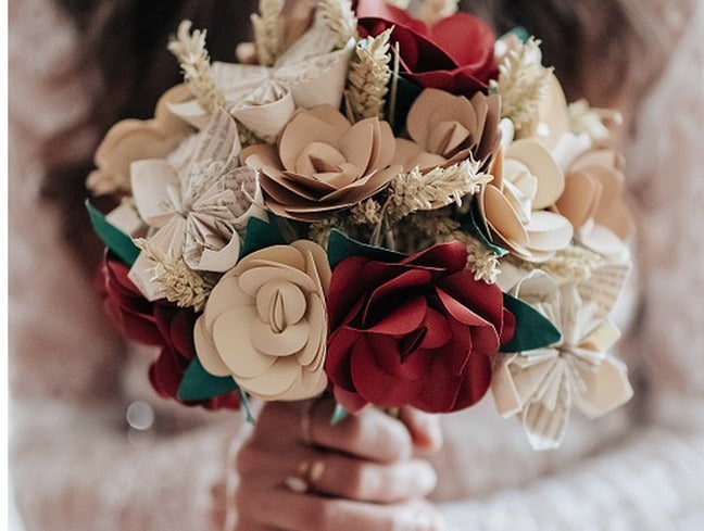 La posibilidad de un bosque, un increíble ramo de flores de papel y los zuecos artesanos más bonitos de España: tres regalos inesperados para el Día de la Madre