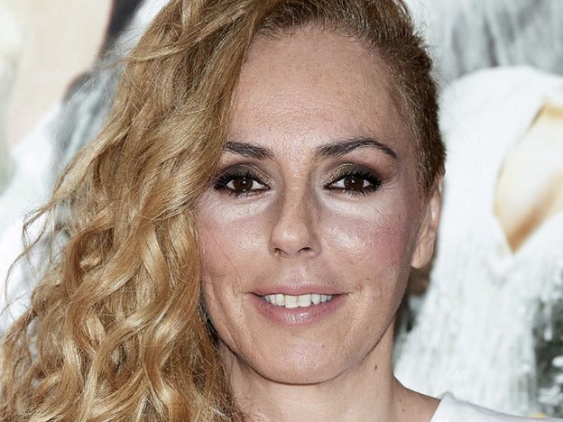 Tráfico de información, insultos, amenazas, golpes y un cuchillo en la terrorífica convivencia de Rocío Carrasco con su hija Rocío Flores: “Esa cara de ángel se transformaba en un demonio”