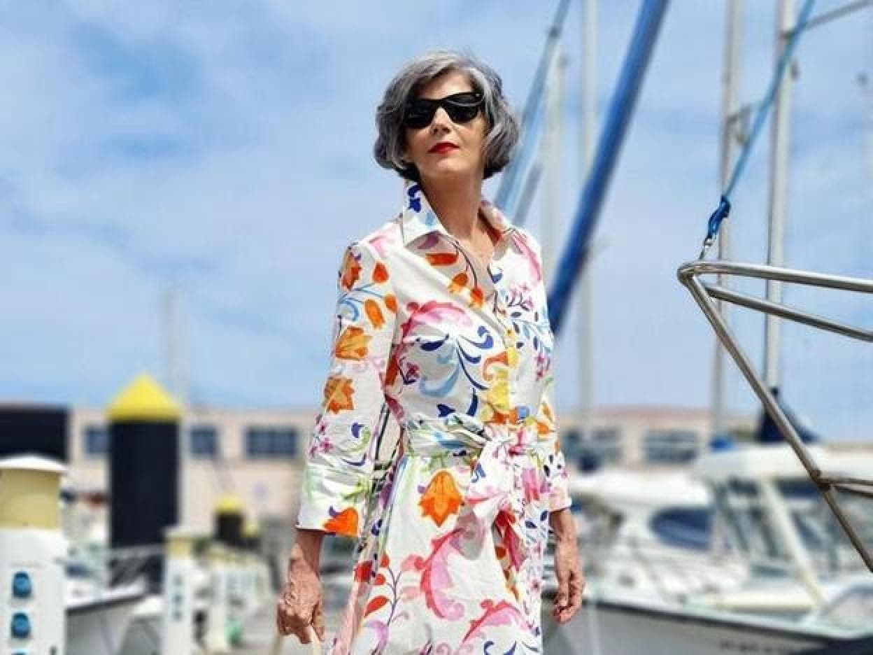 Este vestido midi camisero de Zara que rejuvenece a los 50 y se está agotando por momentos elevará el nivel de tus looks de | Mujer Hoy