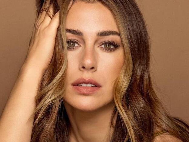 Blanca Suárez tiene el aparato facial que aumenta la producción de colágeno, reparar la elastina y reafirma el rostro