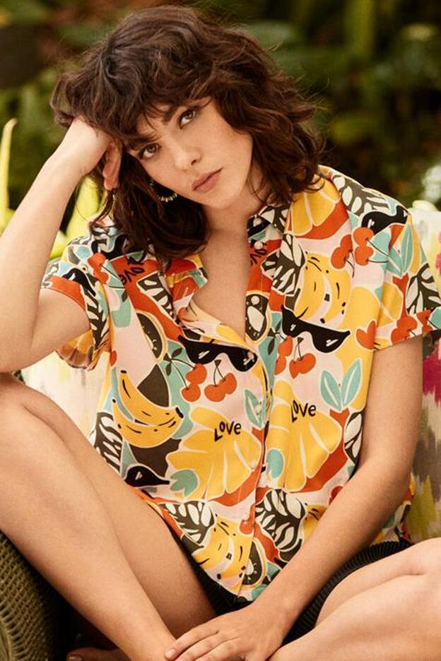 Lefties nos presenta la camisa de manga corta disponible en siete estampados y por 8 euros que combina con todo