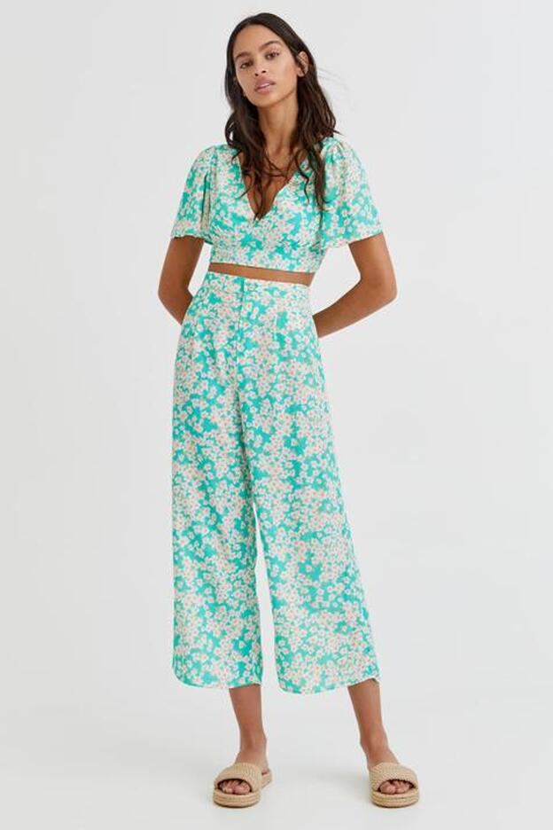 Este conjunto de pantalón culotte y top con espalda descubierta de Pull & Bear es lo más cómodo y favorecedor de la temporada