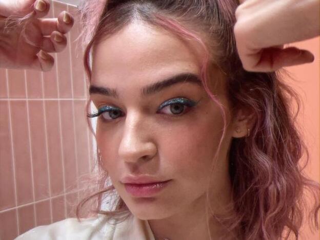 ¿Te atreves con el eyeliner azul? La tendencia en maquillaje que arrasará está primavera