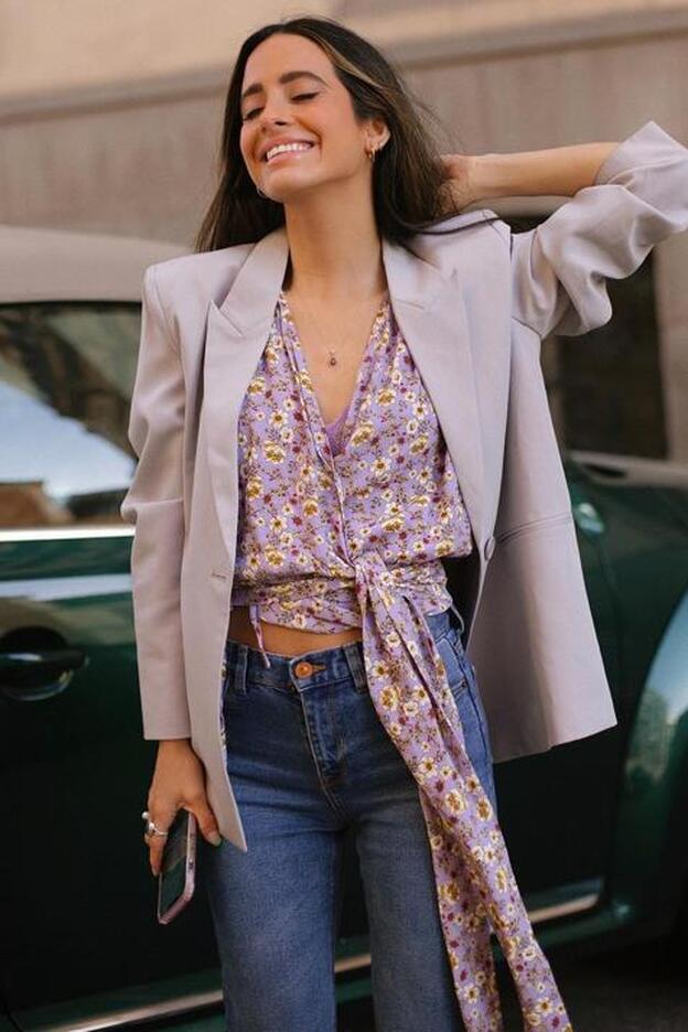 Vaquera o con estampado de flores: las dos blusas de Primark que restan años y que son ideales para esta temporada