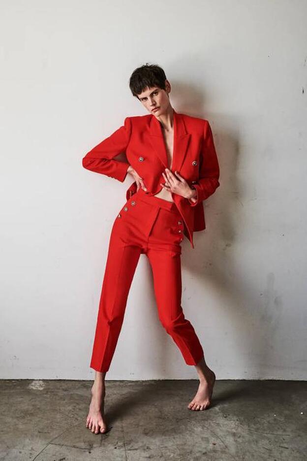 Tenemos los vaqueros de Zara que sientan bien a todas: son de tiro alto, te harán parecer más alta y podrás llevarlos todo el año