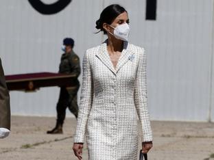 Cómo hacer el moño de bailarina con trenzas de la Reina Letizia que rejuvenece a los 40 (porque el resto de su look 'con historia' no queremos copiarlo)