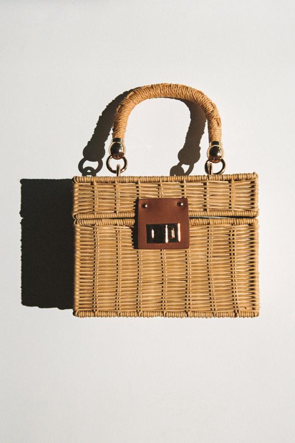 Las compras de la semana: de los bolsos de rafia de Zara que parecen de lujo a los vestidos camiseros que están a punto de agotarse