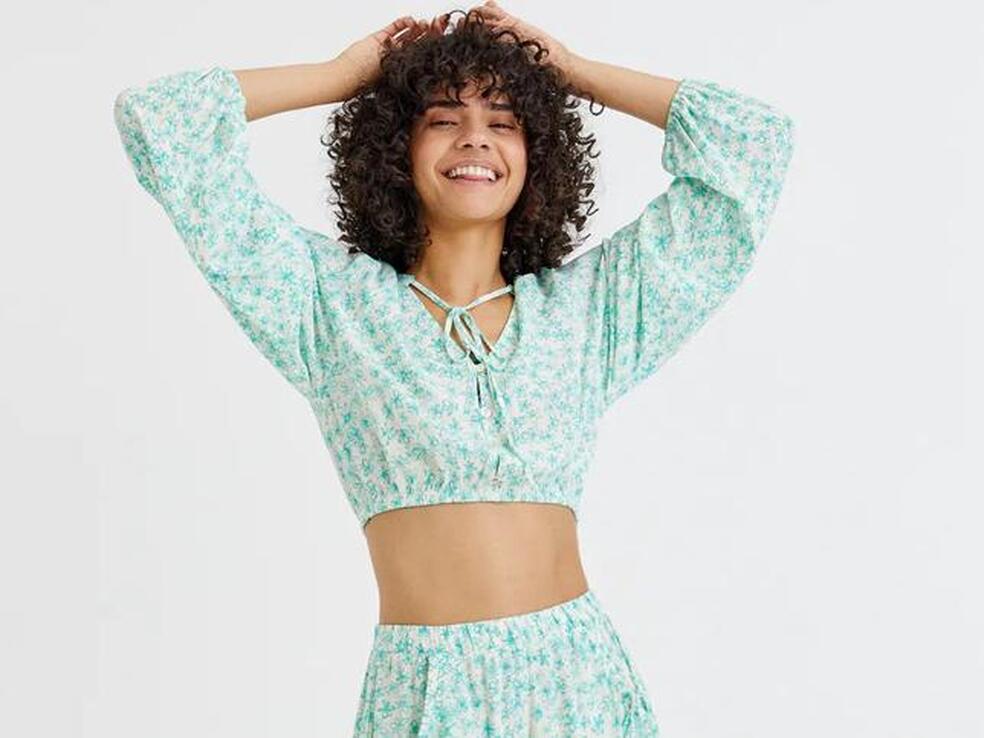 Pull & Bear nos presenta el conjunto estrella para este verano: una blusa y un short súper favorecedor y fresquito que no querrás quitarte nunca