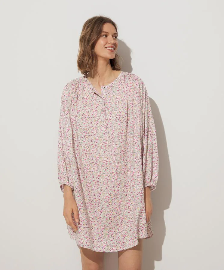 Perca solitario Separación Fotos: Oysho tiene los 11 pijamas y camisones más bonitos, elegantes y  baratos de la primavera /verano (con los que podrás salir también a la  calle) | Mujer Hoy