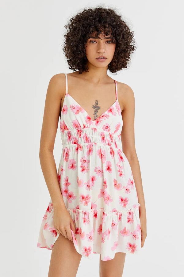 Prepárate para el verano con estos 12 mini vestidos de Pull & Bear que sientan de maravilla y ya están arrasando