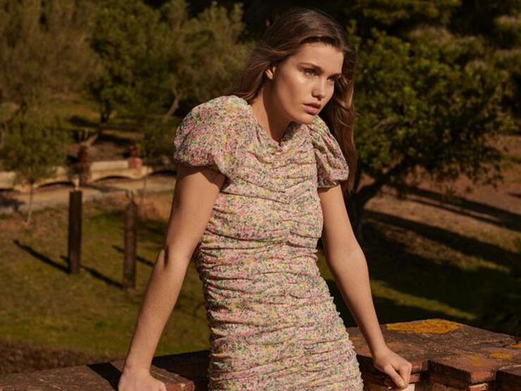 Corto o midi, liso o estampado: nueve vestidos rebajados de Mango a los que vas a sacar mucho partido esta primavera