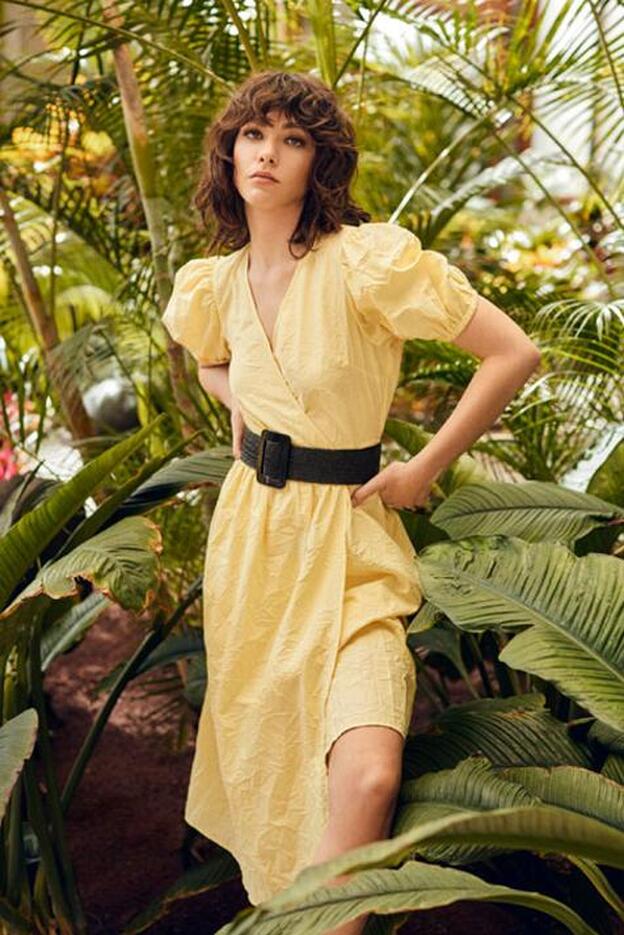 Largo y cruzado o corto y estampado, los vestidos de Lefties que te van a solucionar más de un look con mucho estilo