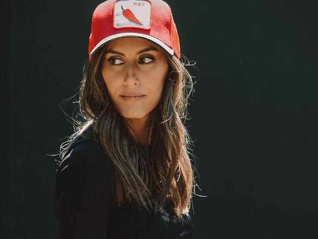 Ana Boyer arrasa en Instagram con la falda midi más cómoda, que mejor sienta y que pega con todo de la primavera