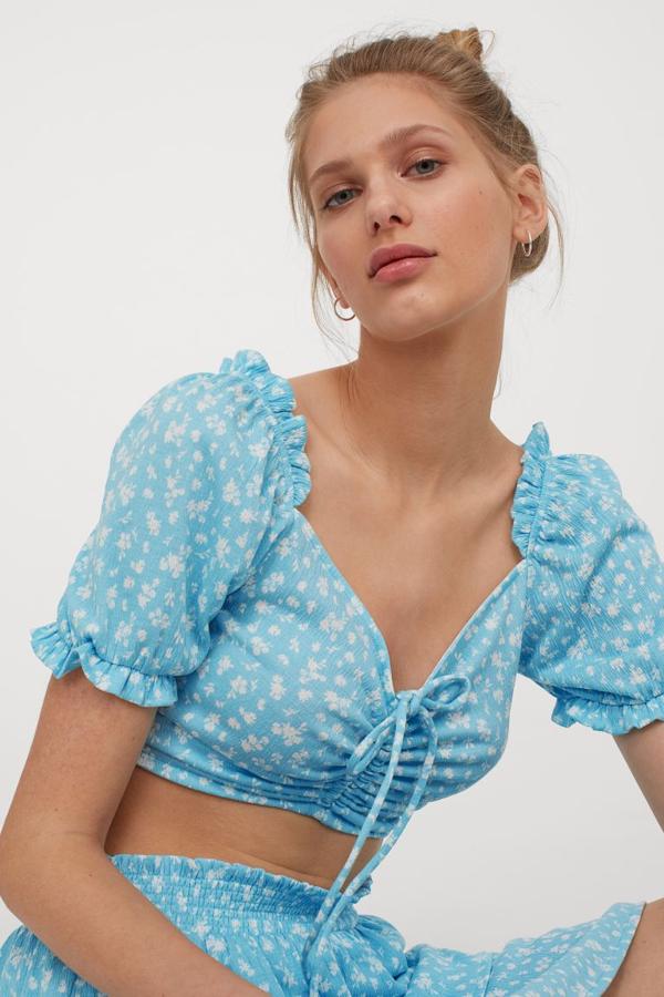 Nueve blusas con mangas abullonadas que sientan fenomenal porque puedes combinarlas con todo