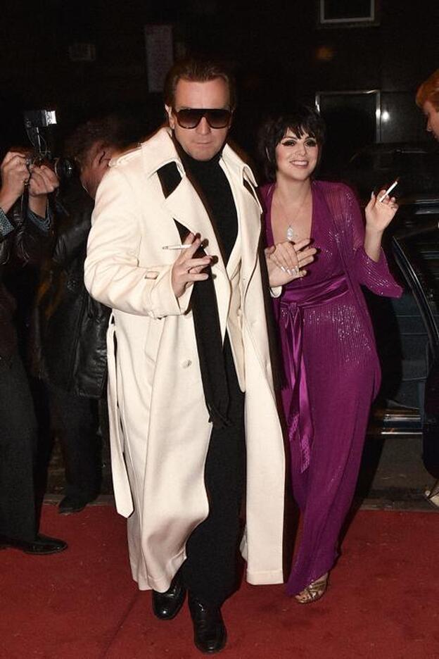 Todo lo que tienes que saber de Halston, el diseñador más divino de los 70, protagonista de la nueva miniserie de Netflix que vas a ver de un tirón este fin de semana