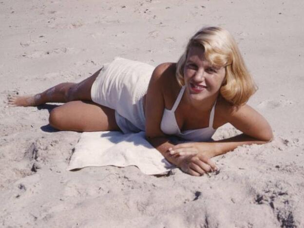 La recordamos porque se suicidó metiendo la cabeza en el horno, pero antes Sylvia Plath explotó el mito de las dulces mujeres de los años 50