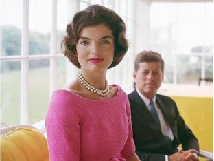 Jackie Kennedy y su escandalosa boda con Aristoteles Onassis: la unión que acabó con la ex primera dama traicionada, desnuda en primera plana de las revistas y aún así, victoriosa