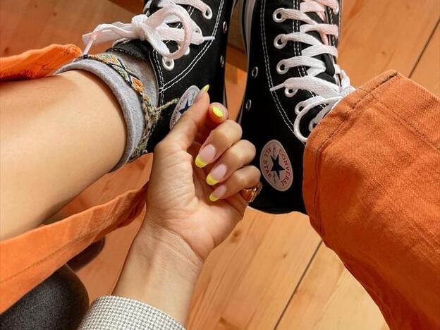 Adelántate al verano con esta manicura francesa de colores que triunfa entre las influencers y que rejuvenece a los 50