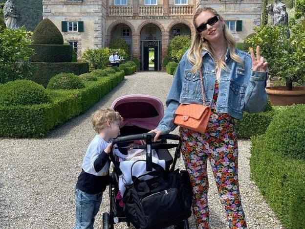 Zara tiene el mono estampado que mejor sienta con sandalias planas a cualquier edad