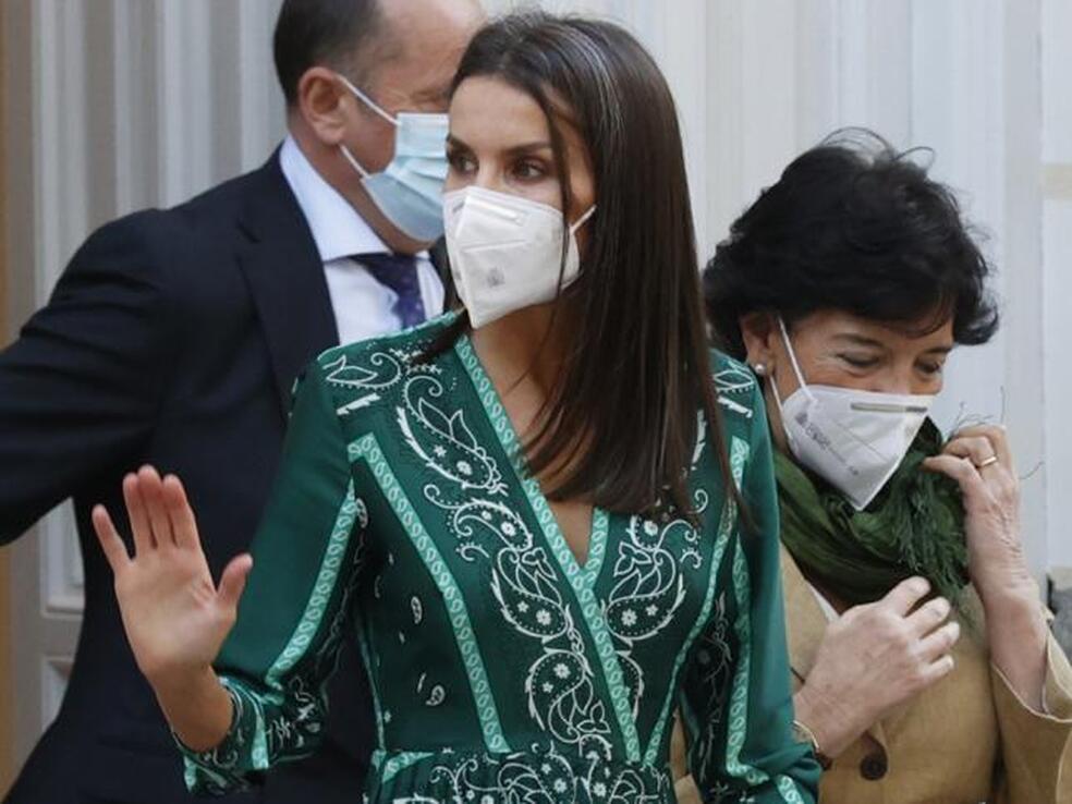 La reina Letizia se está dejando el pelo largo y sabemos el secreto de su melena larga, densa y brillante