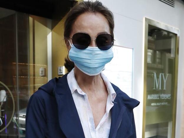 Isabel Preysler tiene las bailarinas de tacón cómodo que rejuvenecen más bonitas y ponibles del momento