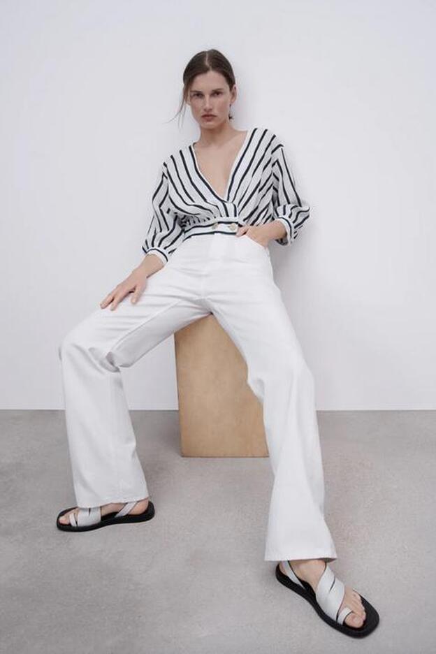 Zara tiene tres cuerpos con estampado de rayas tan bonitos que van a elevar todos tus looks con pantalones