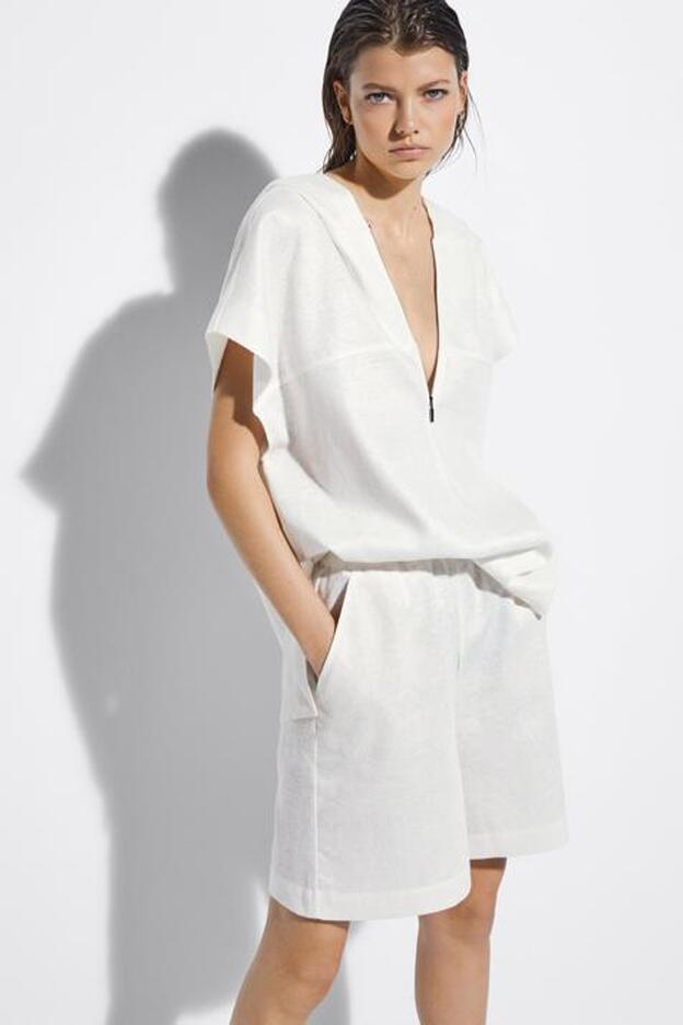 Por mucho que apriete el calor tú también vas a querer ponerte la sudadera de Massimo Dutti que es perfecta para tus estilismos más desenfadados