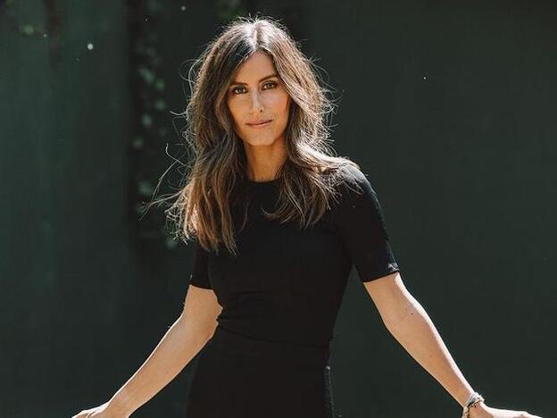 Ana Boyer deslumbra en Instagram con un look de entretiempo que estiliza y que le vamos a copiar en Mango