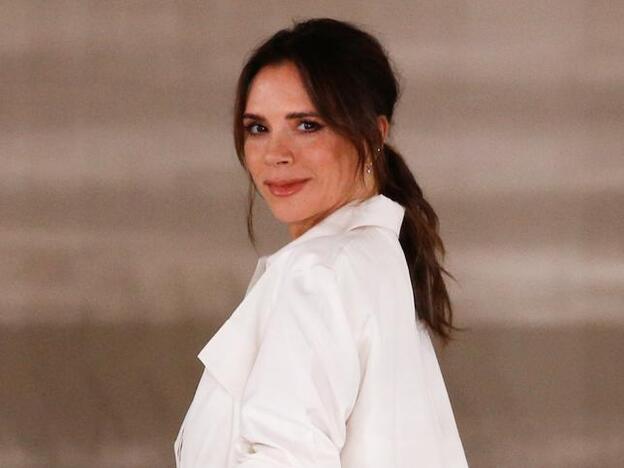 El vestido midi de Victoria Beckham que puedes comprar en Zara es uno que triunfa entre las influencers