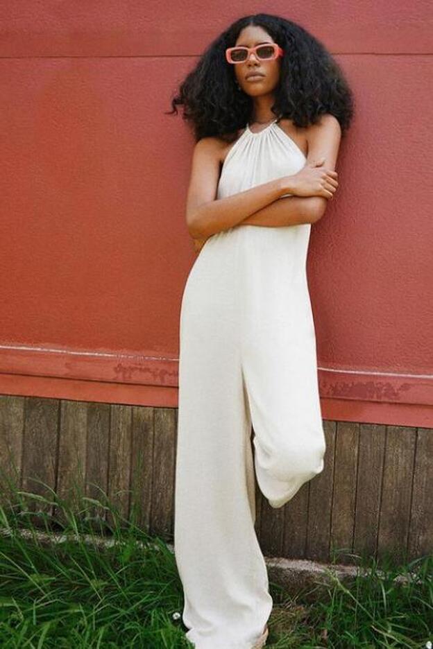 El mono que mejor sienta esta primavera es de Pull&Bear y es perfecto para tus estilismos más elegantes (y se está agotando)