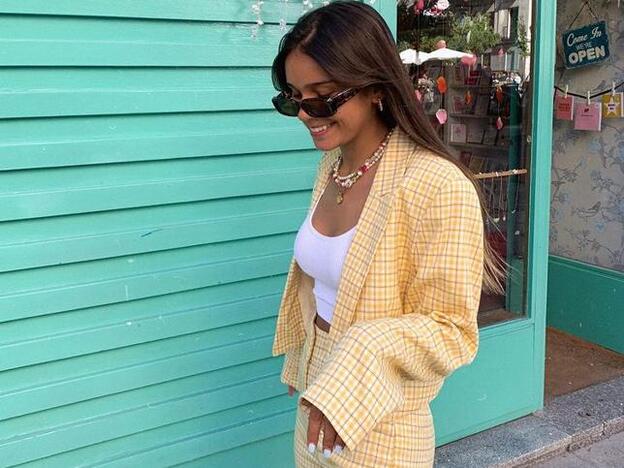 Este traje de blazer cropped y pantalones que estilizan de Primark sienta como un guante y cuesta menos de 40 euros