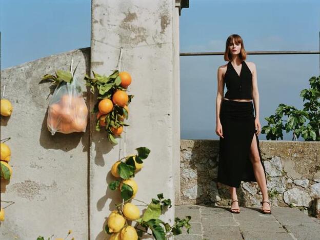 El chaleco halter de Zara con nido de abeja que se va a convertir en tu prenda favorita esta primavera