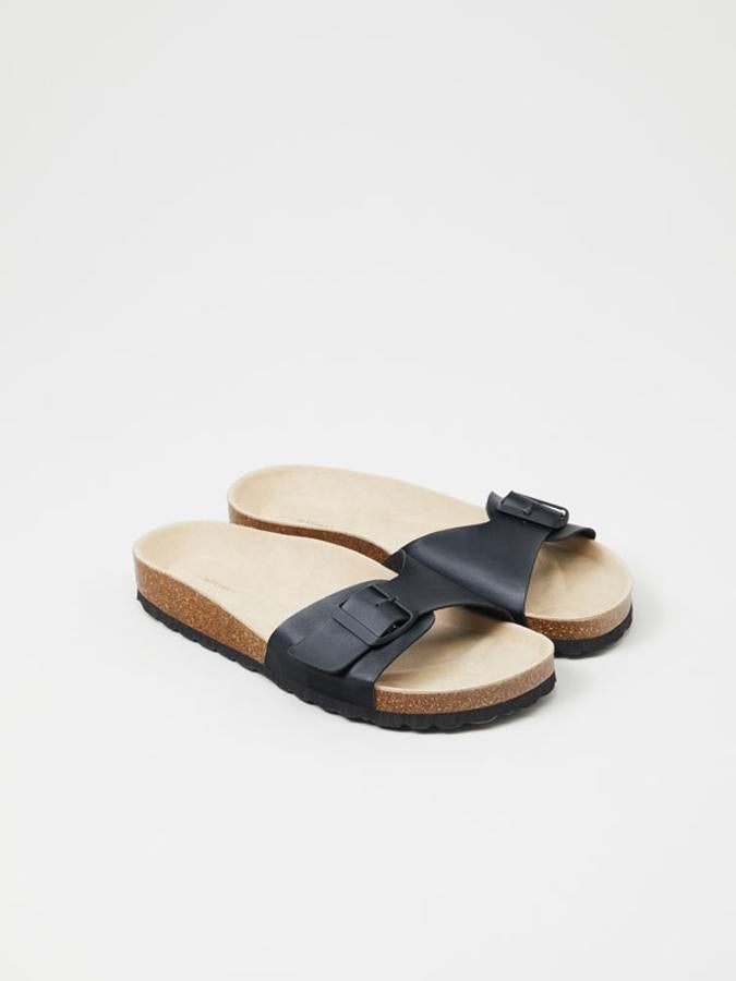 Las sandalias más baratas y combinables de la temporada están en Lefties y hay diseños para todos los gustos