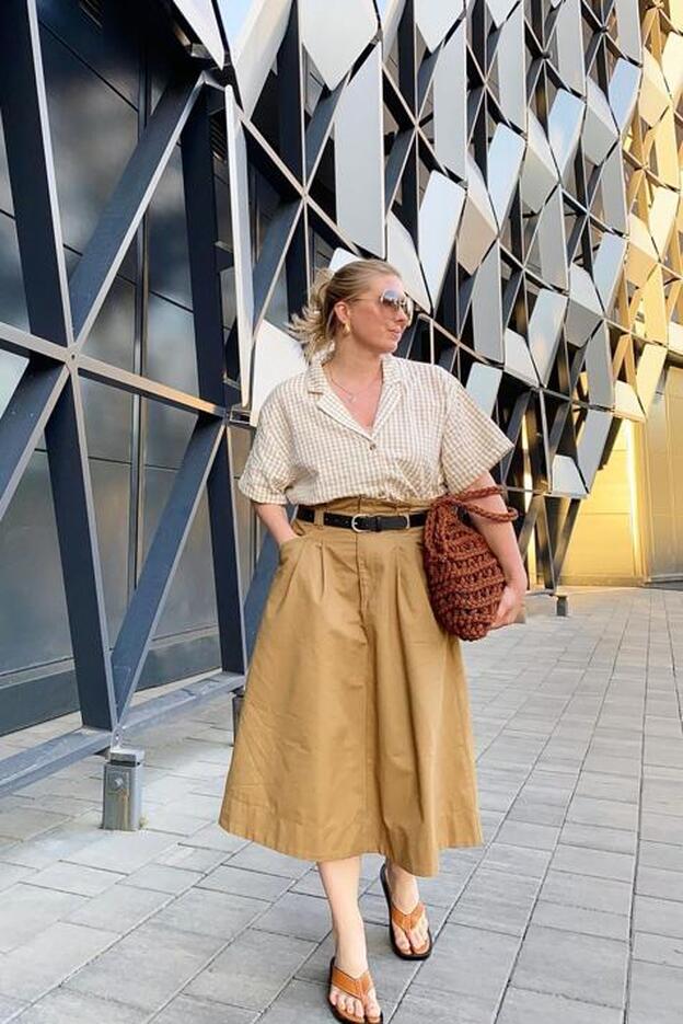 Con un top, anudada o al estilo clásico: la prenda de la temporada es la camisa de manga corta y estas cinco son perfectas para sumarte a la tendencia