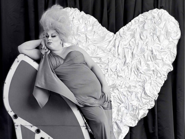 La exposición más alucinante de PHotoEspaña 2021 está en Casa Loewe: todo sobre Divine, el icono más incorrecto del cine fotografiado por 10 artistas