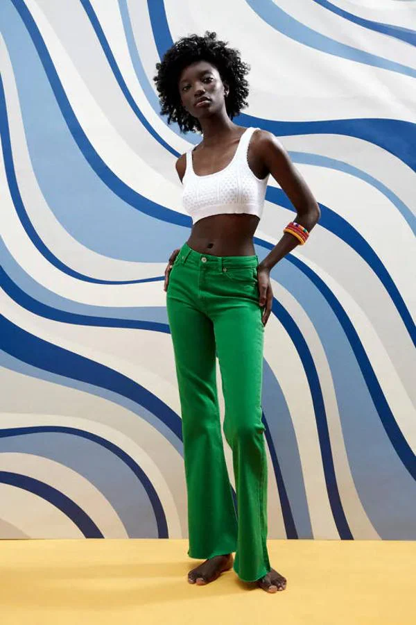 Fotos: Los pantalones vaqueros de colores que querrás para dar alegría a todos tus de | Mujer Hoy
