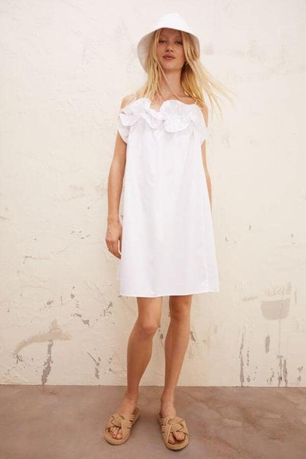 Blanco o con un precioso estampado floral: el vestido corto más original y del momento es este tan barato de H&M | Mujer Hoy