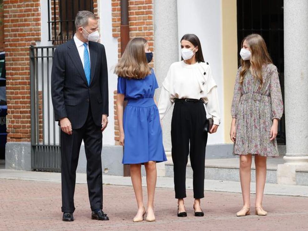 La Reina Letizia no acierta con su look y cede todo el protagonismo a la Princesa Leonor en su confirmación (aunque nuestra favorita vuelve a ser la Infanta Sofía)