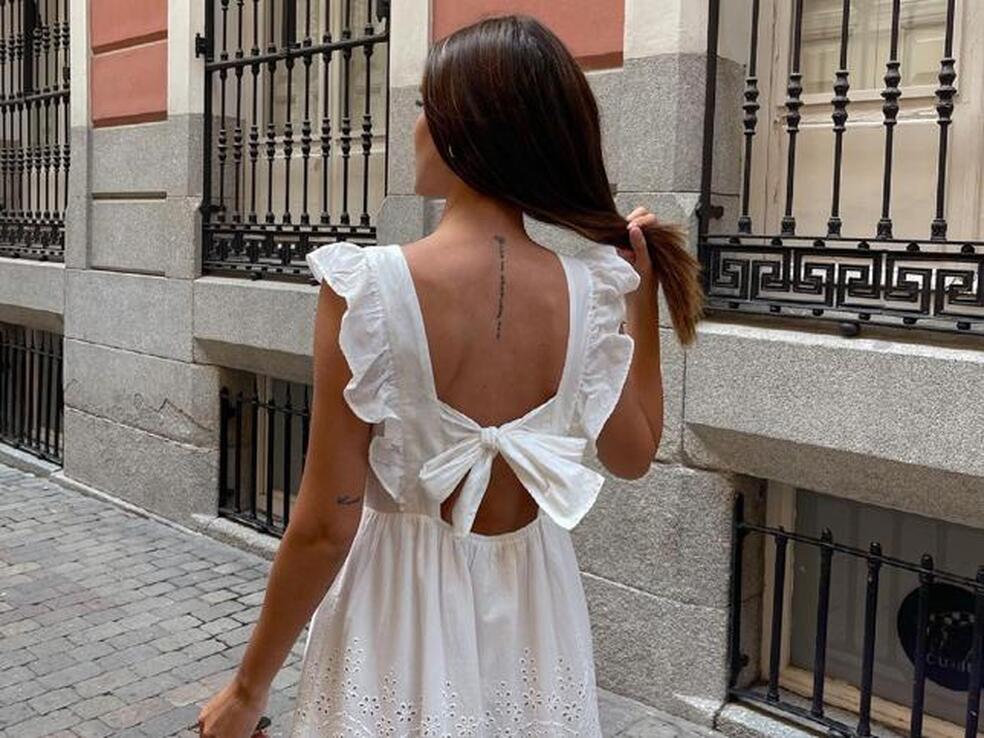 El vestido mariposa con la espalda más bonita es este blanco y midi de Mango que tienen las influencers