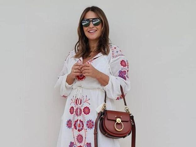 Juana Acosta o Paula Echevarría: este es el bonito (y solidario) vestido largo que rejuvenece a los 40 y triunfa entre las famosas