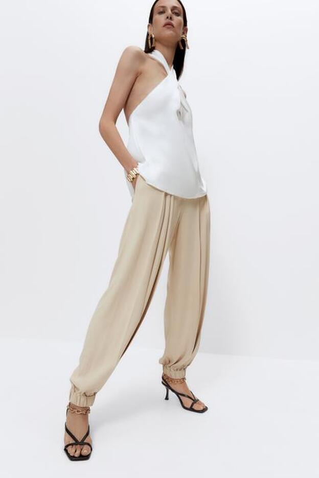 El pantalón bombacho de Uterqüe es la prenda que no sabías que necesitabas para un look cómodo y súper favorecedor