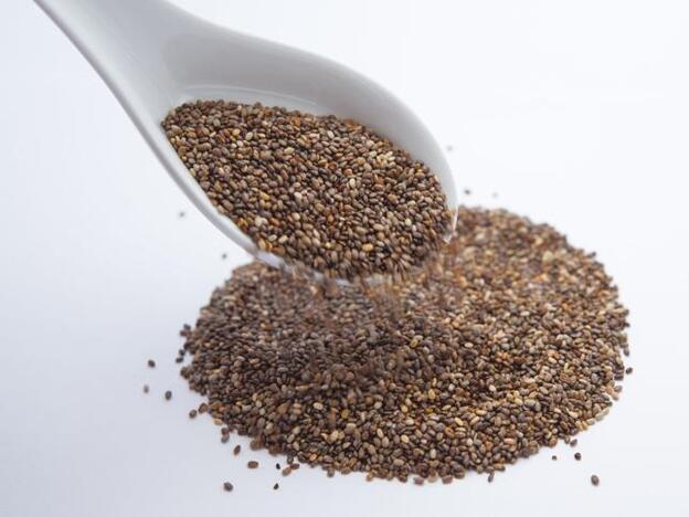 Si ya bebes agua con limón para deshincharte, incorpora a tu vida las semillas de chía para disfrutar de más beneficios