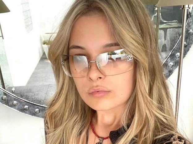 Manuela Sánchez, hija de Alejandro Sanz, cambia de look y apuesta por el rubio con unas mechas muy luminosas