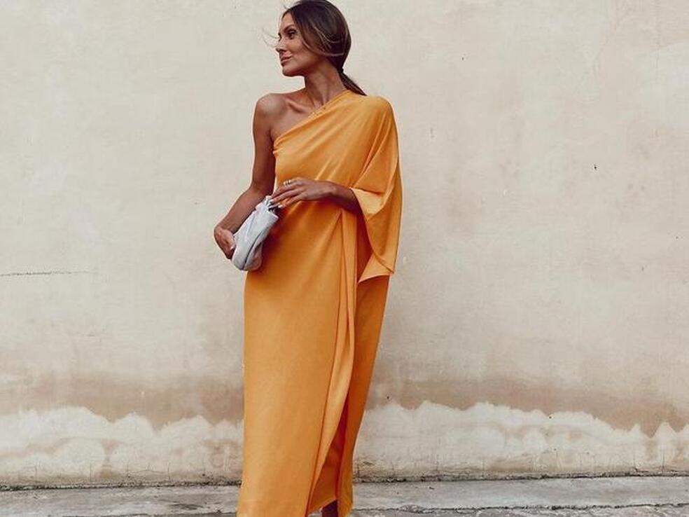 Todas tus amigas pensarán que este vestido de invitada de Zara baratísimo es de una marca de lujo: es tan espectacular que se ha agotado en horas