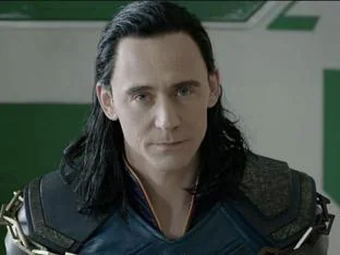 Loki, el villano más guapo de Marvel, llega hoy a la televisión y promete tenerte pegada al sofá todo el fin de semana
