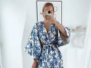 Con este kimono estampado de Zara conseguirás un look con el que arrasar este verano porque es el más bonito y versátil de la temporada