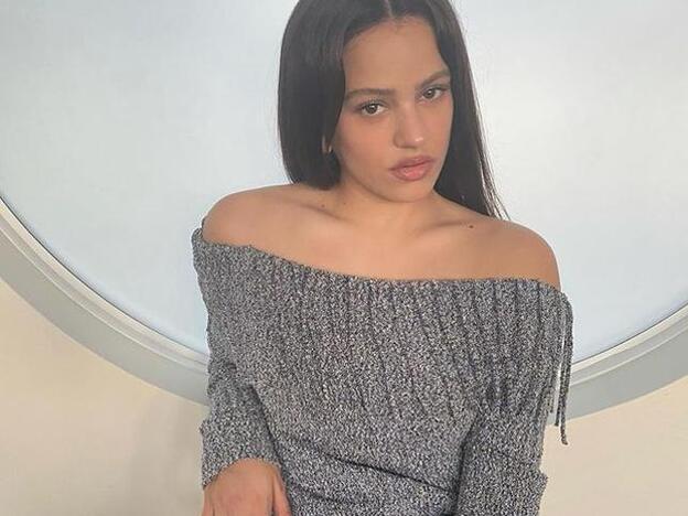 Sabemos cuál es la crema hidratante con color favorita de Rosalía para acabar con la cara de cansada al instante